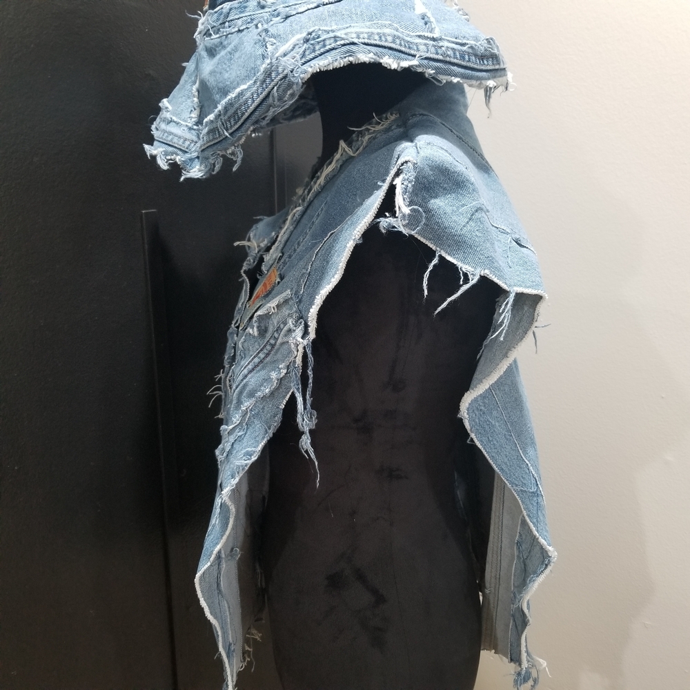 Levi's Light Blue Distressed Denim Vest with Matching Bucket Hat - Picture 4 of 6